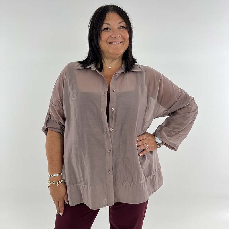 Camicia curvy tinta unita svasata sul fondo