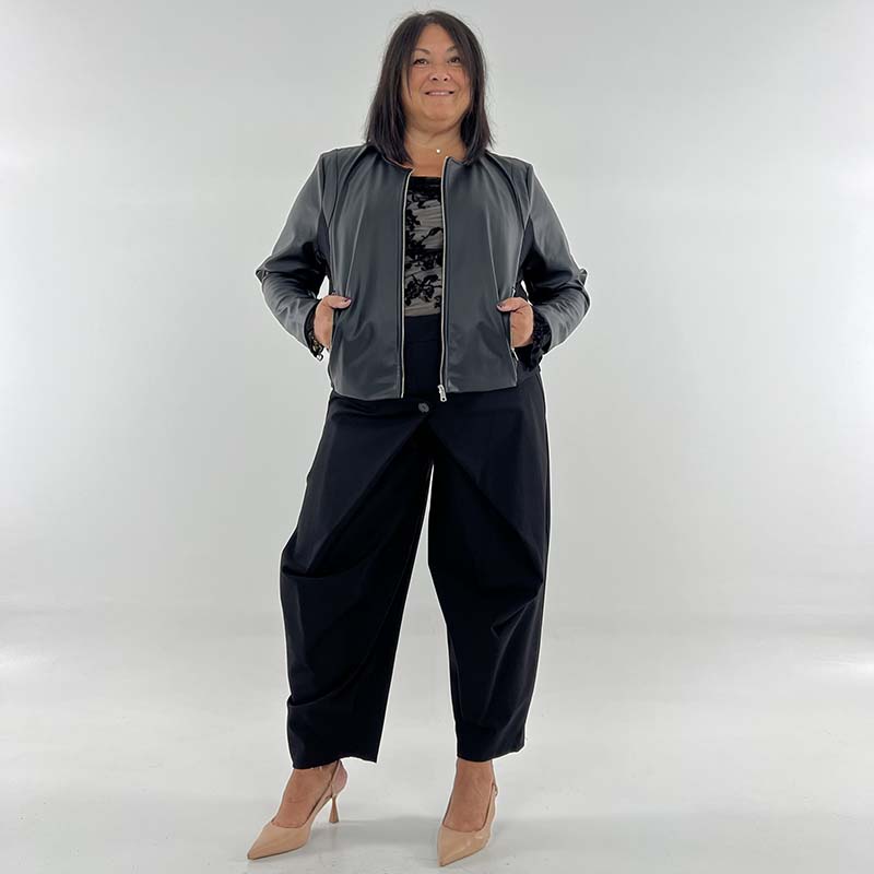 Pantalone curvy con incrocio e bottone sul davanti